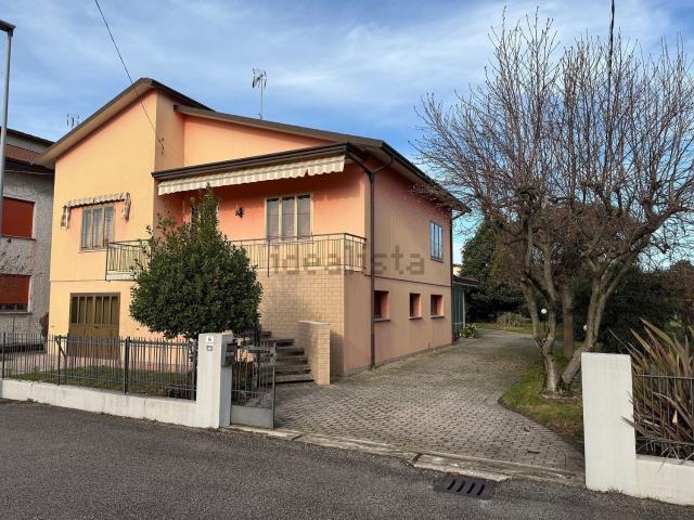 Villetta indipendente in vendita di 230 m² in Via Solitaria