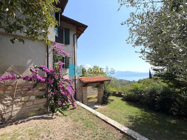 Villetta indipendente in vendita di 230 m² in Via Sanico