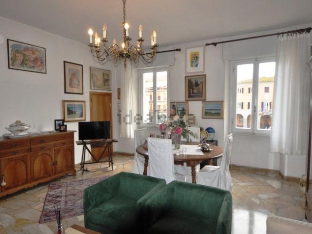 Villetta indipendente in vendita di 230 m² in Via Poggio Bracciolini