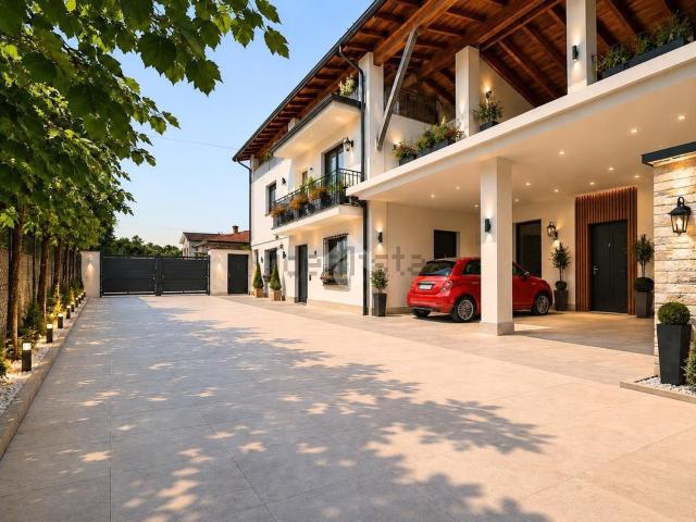 Villetta indipendente in vendita di 230 m² in Via Papa Giovanni XXIII, 13