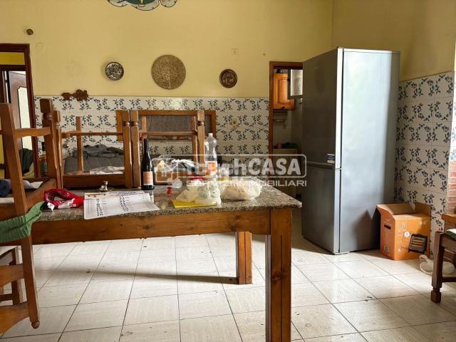 Villetta indipendente in vendita di 230 m² in Via R. Perla