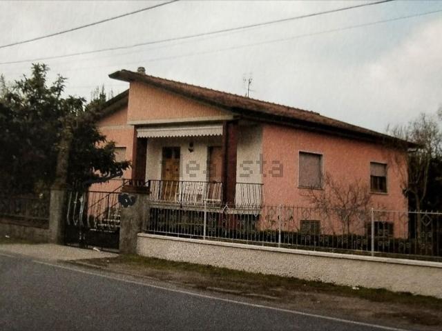 Villetta indipendente in vendita di 230 m² in Via Ronchi