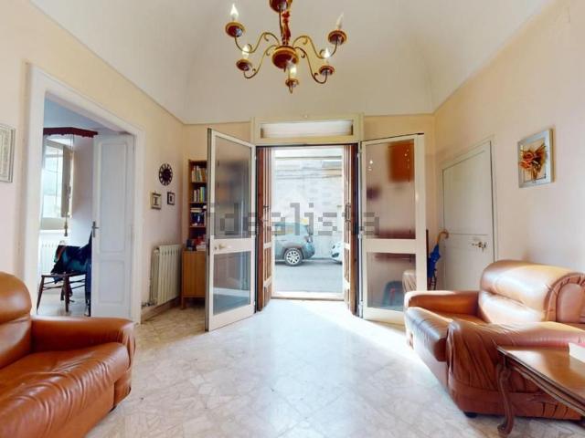 Villetta indipendente in vendita di 230 m² in Via Raffaele Caroli