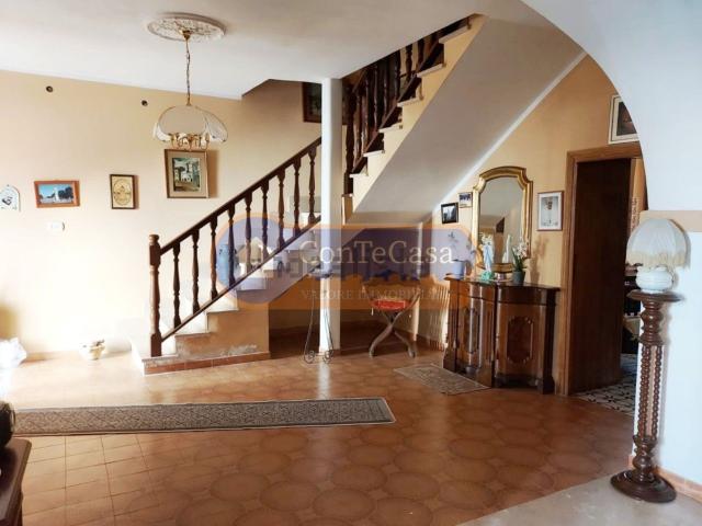 Villetta indipendente in vendita di 230 m² in Via Vittorio Veneto, 7