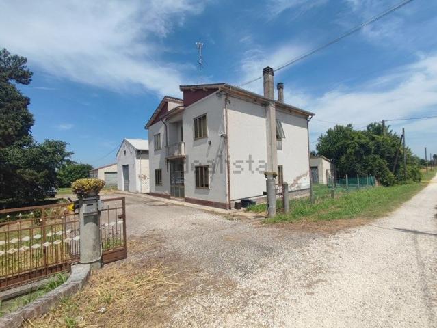 Villetta indipendente in vendita di 230 m² in Via Virgiliana, 133