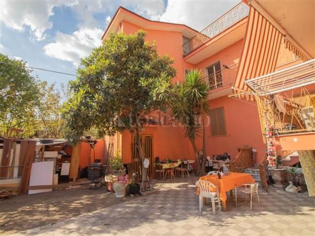 Villetta indipendente in vendita di 230 m² in Viale Alessandro Manzoni