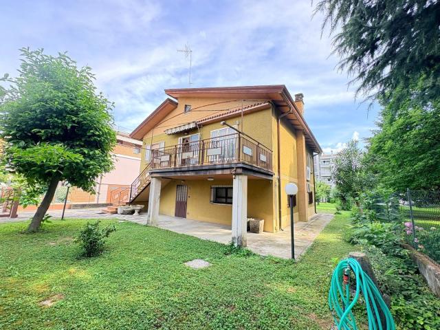 Villetta indipendente in vendita di 230 m² in Viale don Luigi Sturzo