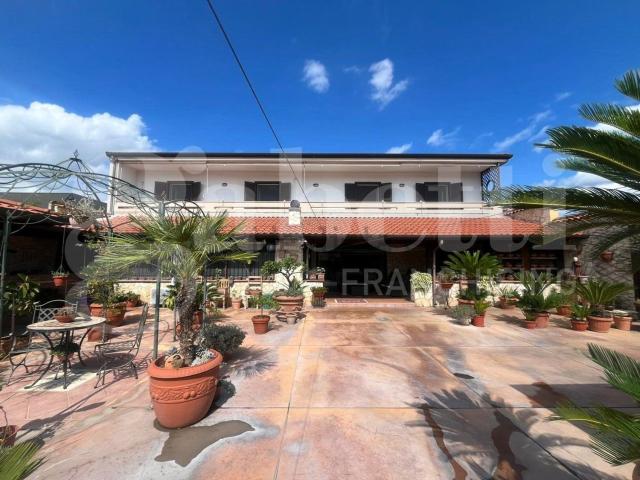 Villetta indipendente in vendita di 230 m² in Contrada Bovenzi