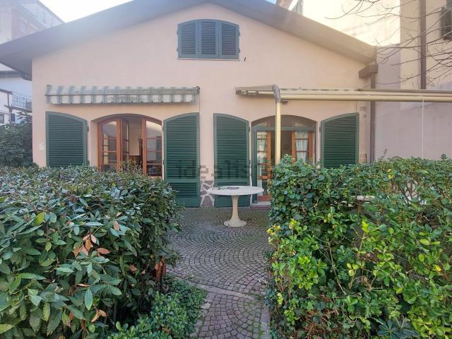 Villetta indipendente in vendita di 230 m² in Piazza Attias