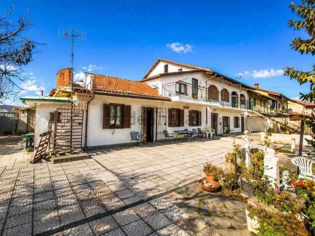 Villetta indipendente in vendita di 230 m² in Strada Gangaglietti