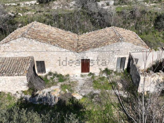Villetta indipendente in vendita di 230 m² in Strada Senza Nome