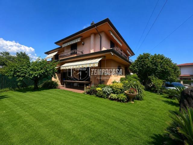 Villetta indipendente in vendita di 231 m² in Via Godola, 22