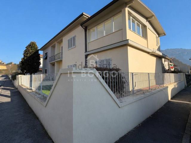 Villetta indipendente in vendita di 231 m² in Via Ferdinando Martini