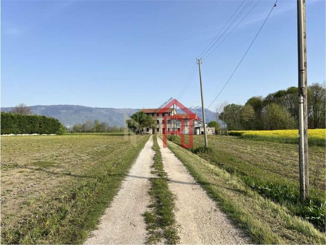 Villetta indipendente in vendita di 232 m² in Via Enrico Chiaradia, 14