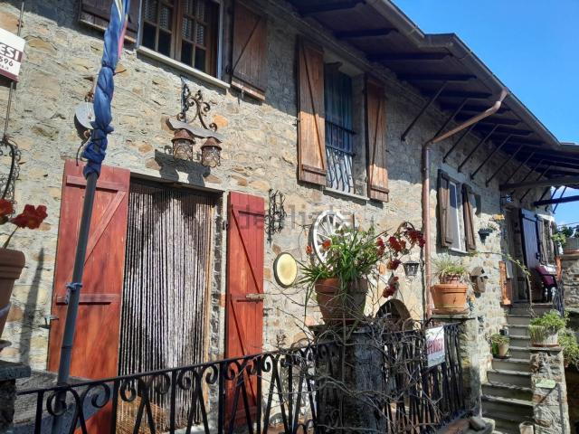 Villetta indipendente in vendita di 232 m² in Via San Rocco, 18