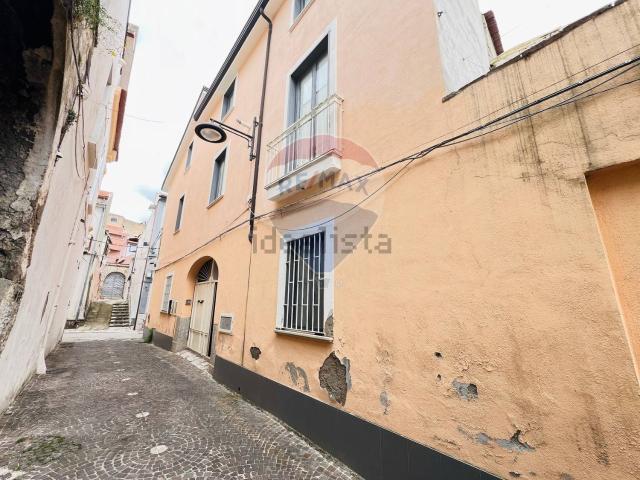 Villetta indipendente in vendita di 232 m² in Via Regina Elena, 133