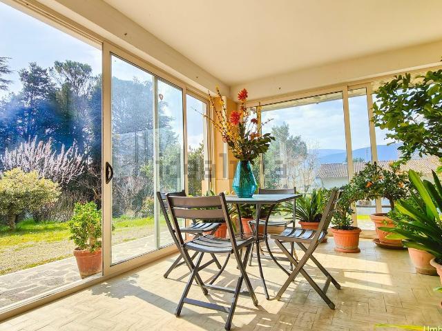 Villetta indipendente in vendita di 232 m² in Strada Tiberina Nord, 375