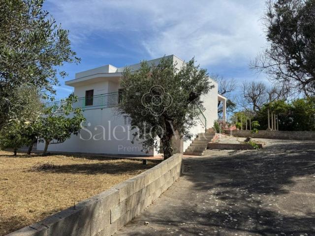 Villetta indipendente in vendita di 233 m² in Via Camine, 13