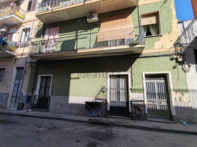 Villetta indipendente in vendita di 234 m² in Via Catanzaro, 9