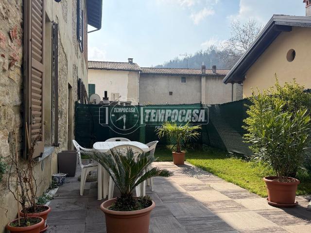 Villetta indipendente in vendita di 234 m² in Via Borlengo, 8