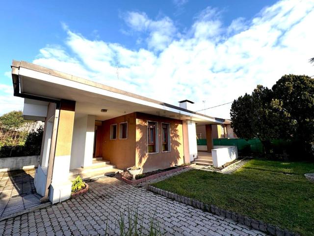 Villetta indipendente in vendita di 234 m² in Via del Cristo