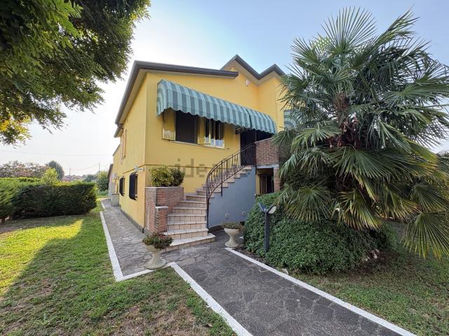 Villetta indipendente in vendita di 234 m² in Via Scarpariole, 11