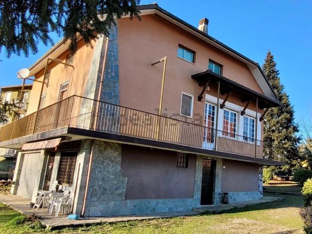Villetta indipendente in vendita di 234 m² in Via Terra Rossa, 2