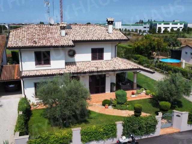 Villetta indipendente in vendita di 234 m² in Via Vincenzo Bellini, 4