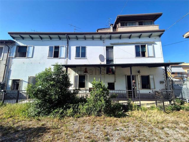 Villetta indipendente in vendita di 234 m² in Via XXV Aprile, 89