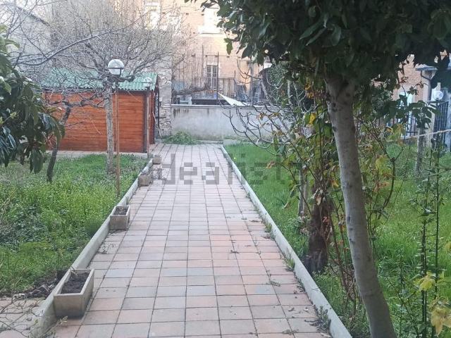 Villetta indipendente in vendita di 234 m² in Piazza IV Novembre, 21