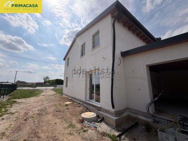 Villetta indipendente in vendita di 235 m² in Via Crosare di Sotto