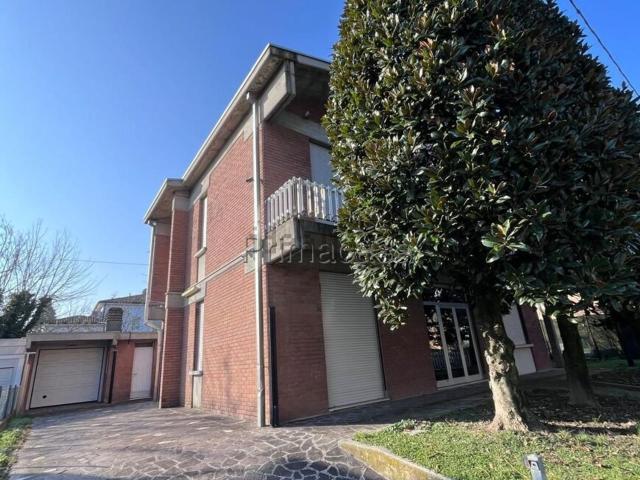 Villetta indipendente in vendita di 235 m² in Via Andrea Costa