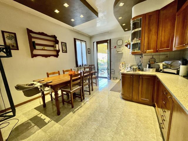 Villetta indipendente in vendita di 235 m² in Via Asseggiano