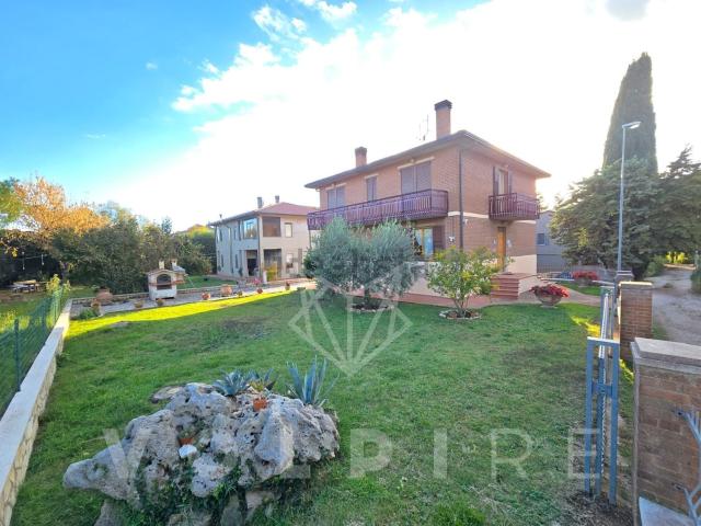 Villetta indipendente in vendita di 235 m² in Via del Campanile, 56