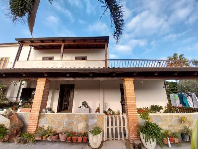 Villetta indipendente in vendita di 235 m² in Via della Stregara, 11