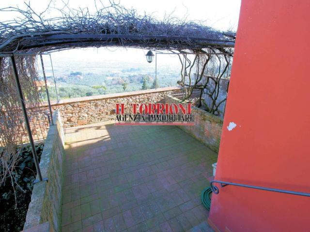 Villetta indipendente in vendita di 235 m² in Via di Montecarlo