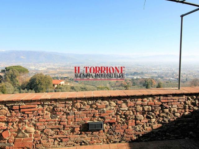 Villetta indipendente in vendita di 235 m² in Via di Montecarlo