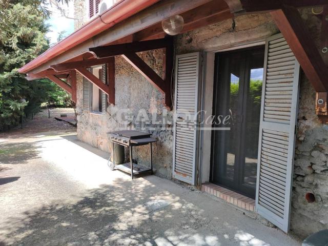 Villetta indipendente in vendita di 235 m² in Via E. Montale