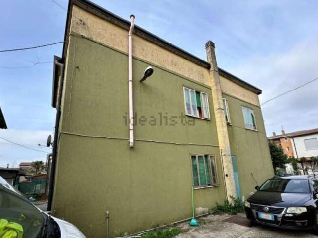 Villetta indipendente in vendita di 235 m² in Via Europa