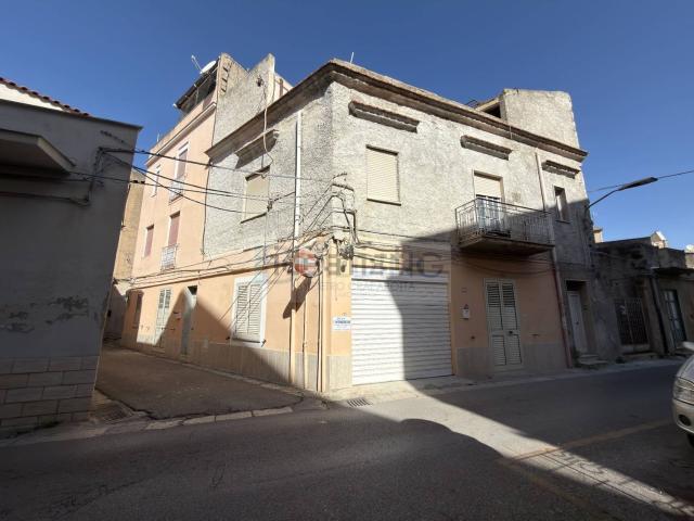 Villetta indipendente in vendita di 235 m² in Via Lepanto, 31