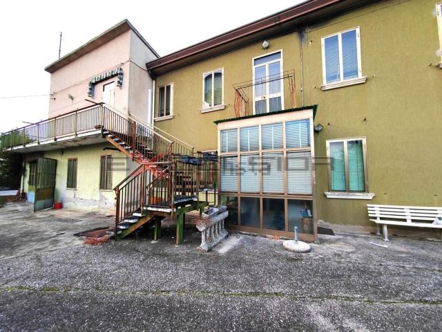 Villetta indipendente in vendita di 235 m² in Via Matteotti, 20