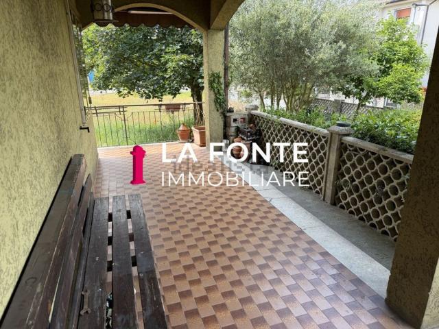 Villetta indipendente in vendita di 235 m² in Via Papa Albino Luciani, 5