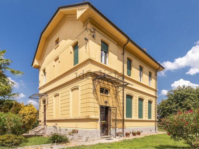 Villetta indipendente in vendita di 235 m² in Via Tetti Pertusio, 5