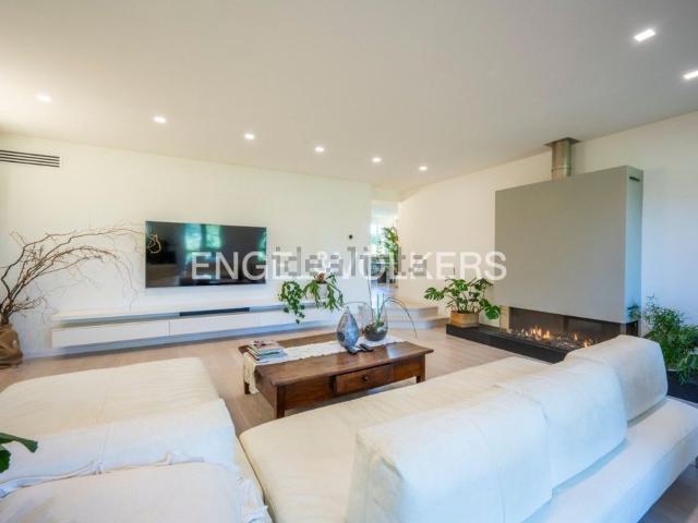 Villetta indipendente in vendita di 235 m² in Via Ugo Saltini
