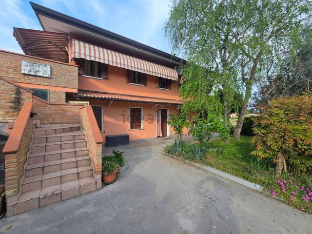 Villetta indipendente in vendita di 235 m² in Via Vittorio Veneto
