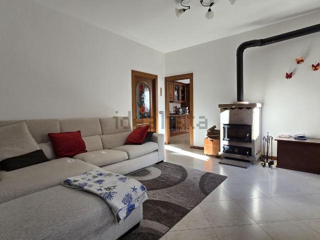 Villetta indipendente in vendita di 235 m² in Via XI Febbraio, 27