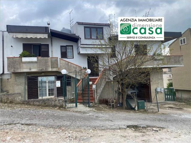 Villetta indipendente in vendita di 235 m² in Viale dei Tigli, 79