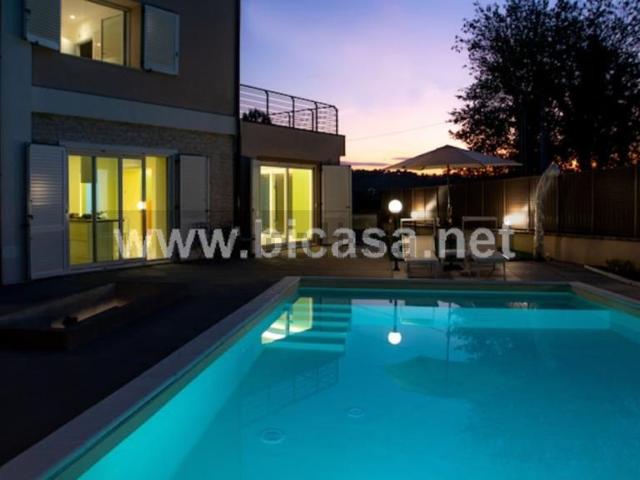 Villetta indipendente in vendita di 235 m² in Strada della Torraccia