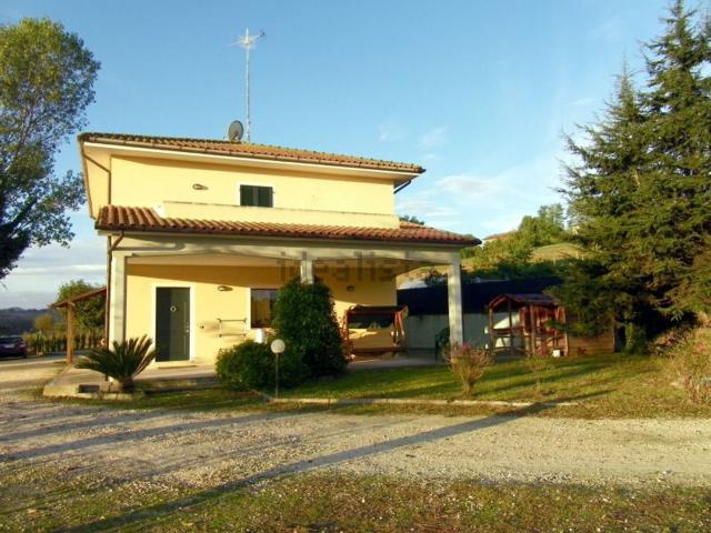 Villetta indipendente in vendita di 235 m² in Strada Ete