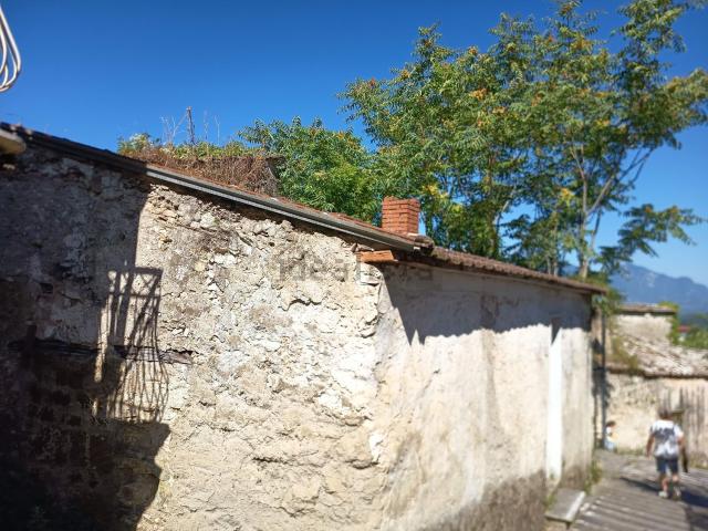 Villetta indipendente in vendita di 236 m² in Via Castelluccio